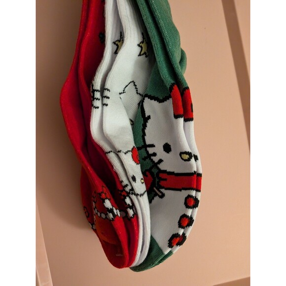 Hello Kitty Christmas Crew Socks Size 9-11 Holiday Sanrio Red Green White 3 Pair - Picture 3 of 5